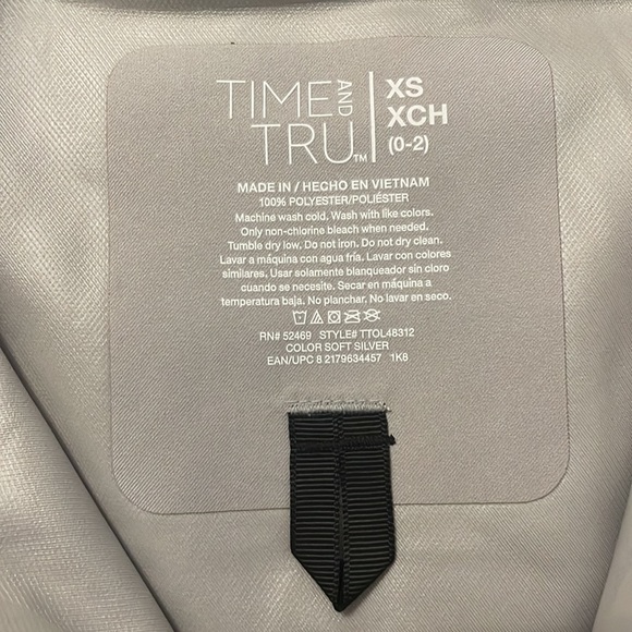 2 jackets 1 cardigan 1 sweater 1 top 1 jean jacket.all for the price of one - Picture 5 of 11